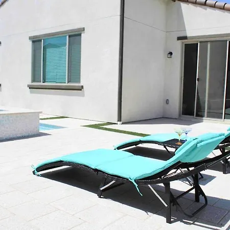Modern Desert Oasis